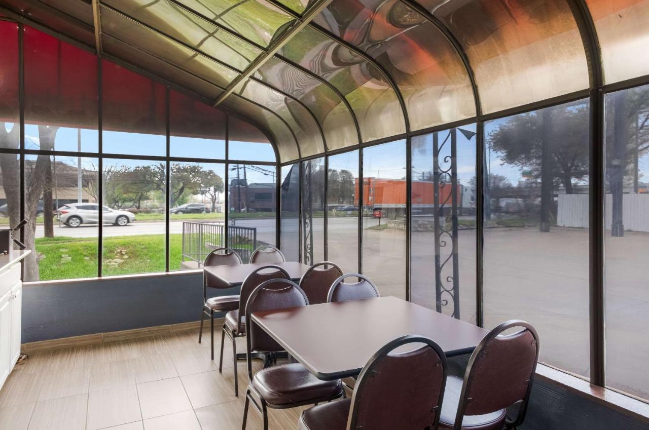 Econo Lodge Near The Domain - The Arboretum Austin Eksteriør billede