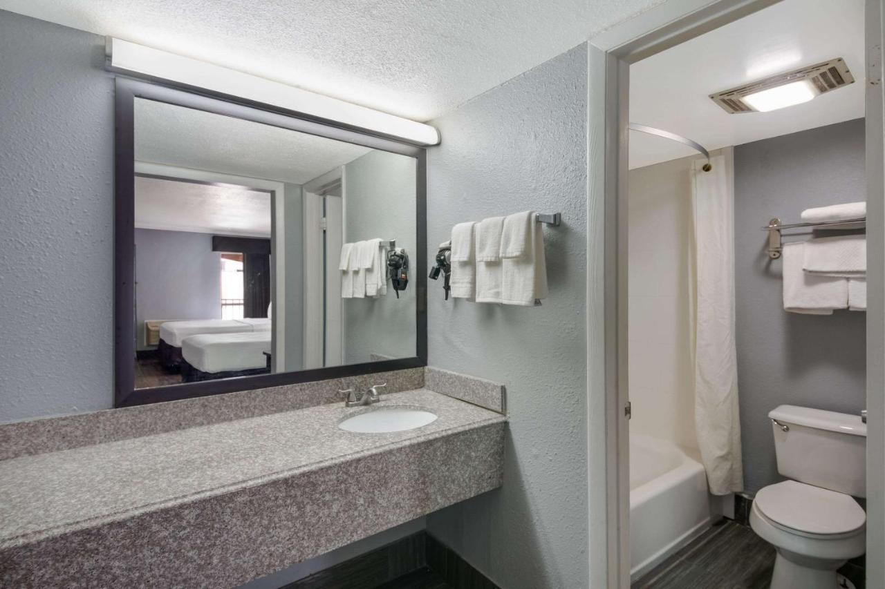 Econo Lodge Near The Domain - The Arboretum Austin Eksteriør billede